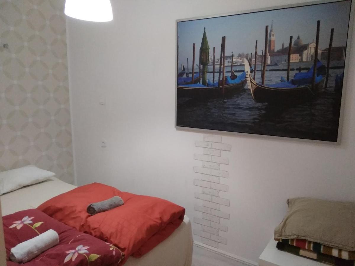 Apartament Przy Parku Noclegi ปวอตสก์ ภายนอก รูปภาพ